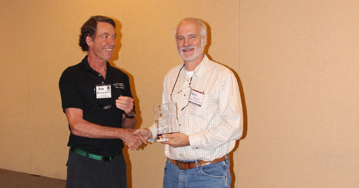 Bill Wren of the McDonald Observatory in Texas recieved the Hoag-Robison Award from IDA Board President.